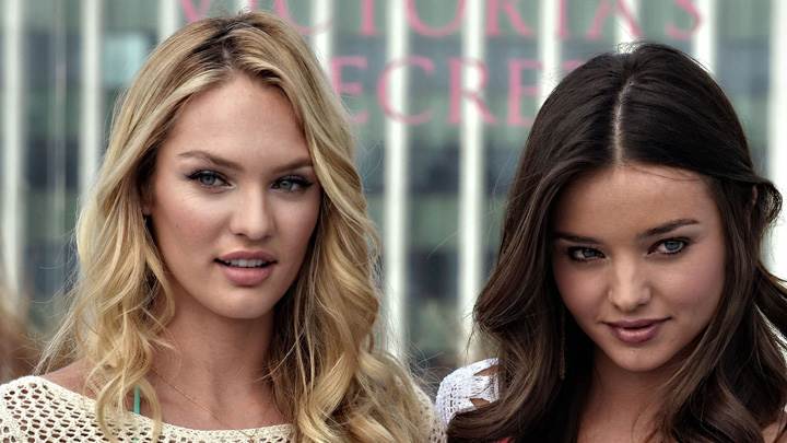 Miranda Kerr N Candice Swanepoel Looking Somthing At Victoria’s Secret SWIM Collection